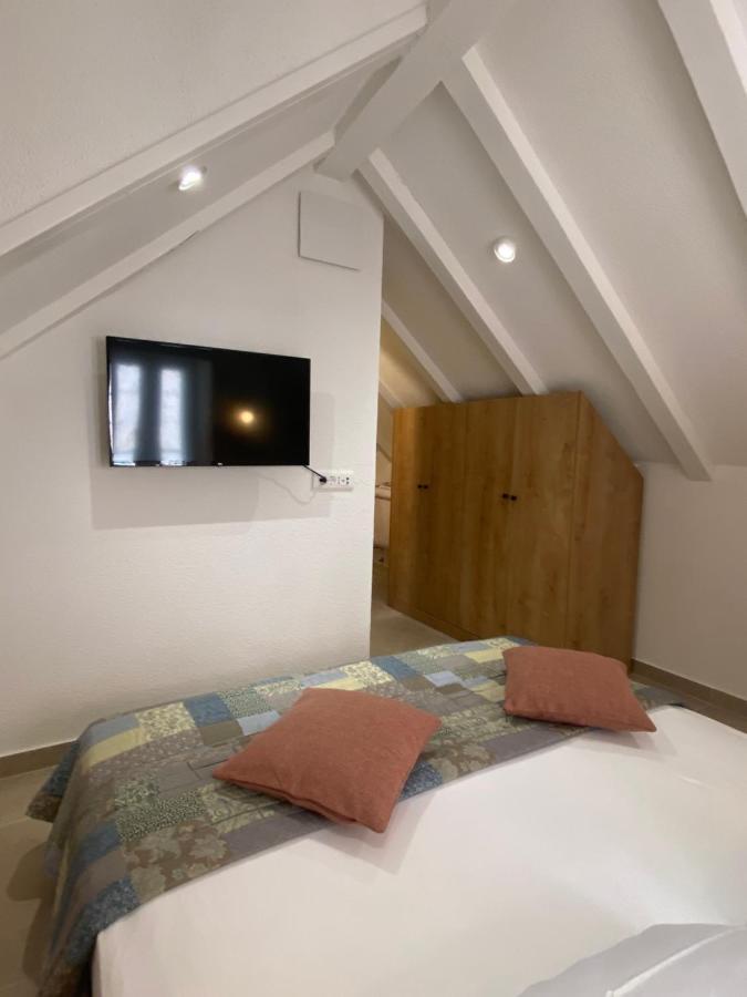House Malena - Rooms Vis Kültér fotó